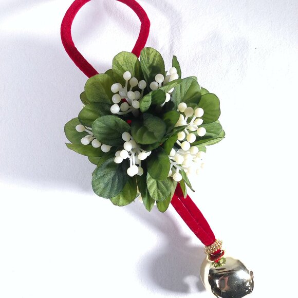 Vintage Hanging Christmas Decoration Faux Mistletoe Kissing Ball With Bell - Picture 1 of 4